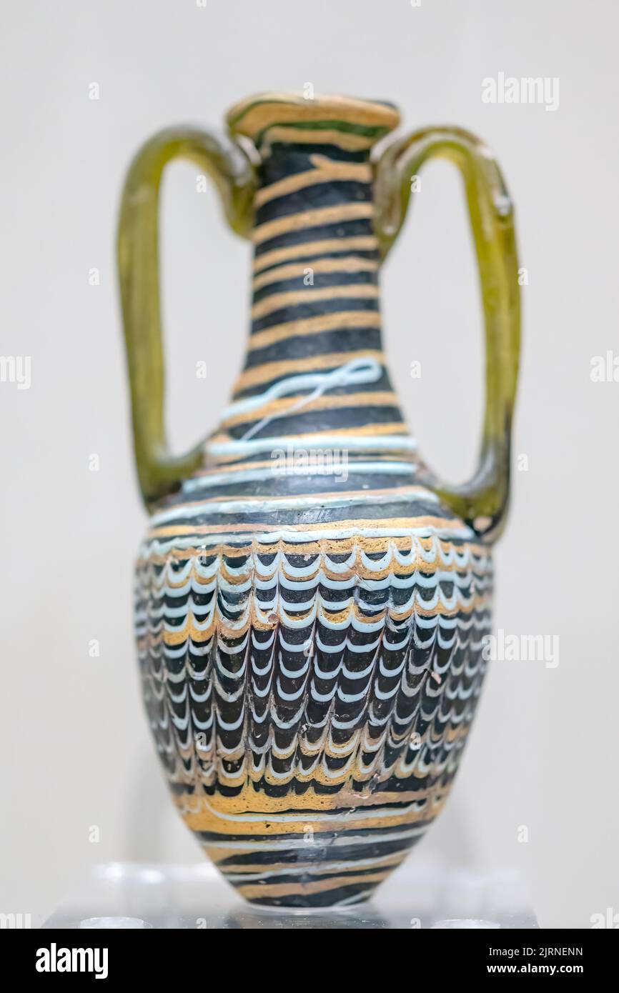 Amphoriskos mit Kernwunde aus Syrien um 100 v. Chr. Gegenstand gesehen im Royal Ontario Museum Stockfoto