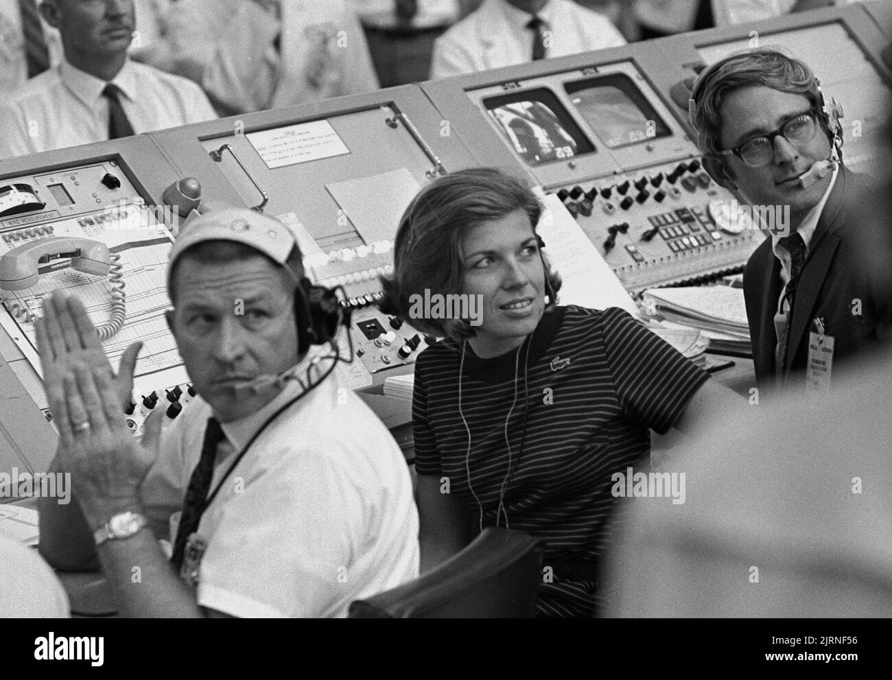 CAPE CANAVERAL, FLORIDA, USA - 16. Juli 1969 - JoAnn Morgan (Mitte) war die einzige Frau im Abschussraum während des Abschussstarts von Apollo 11 von C. Stockfoto