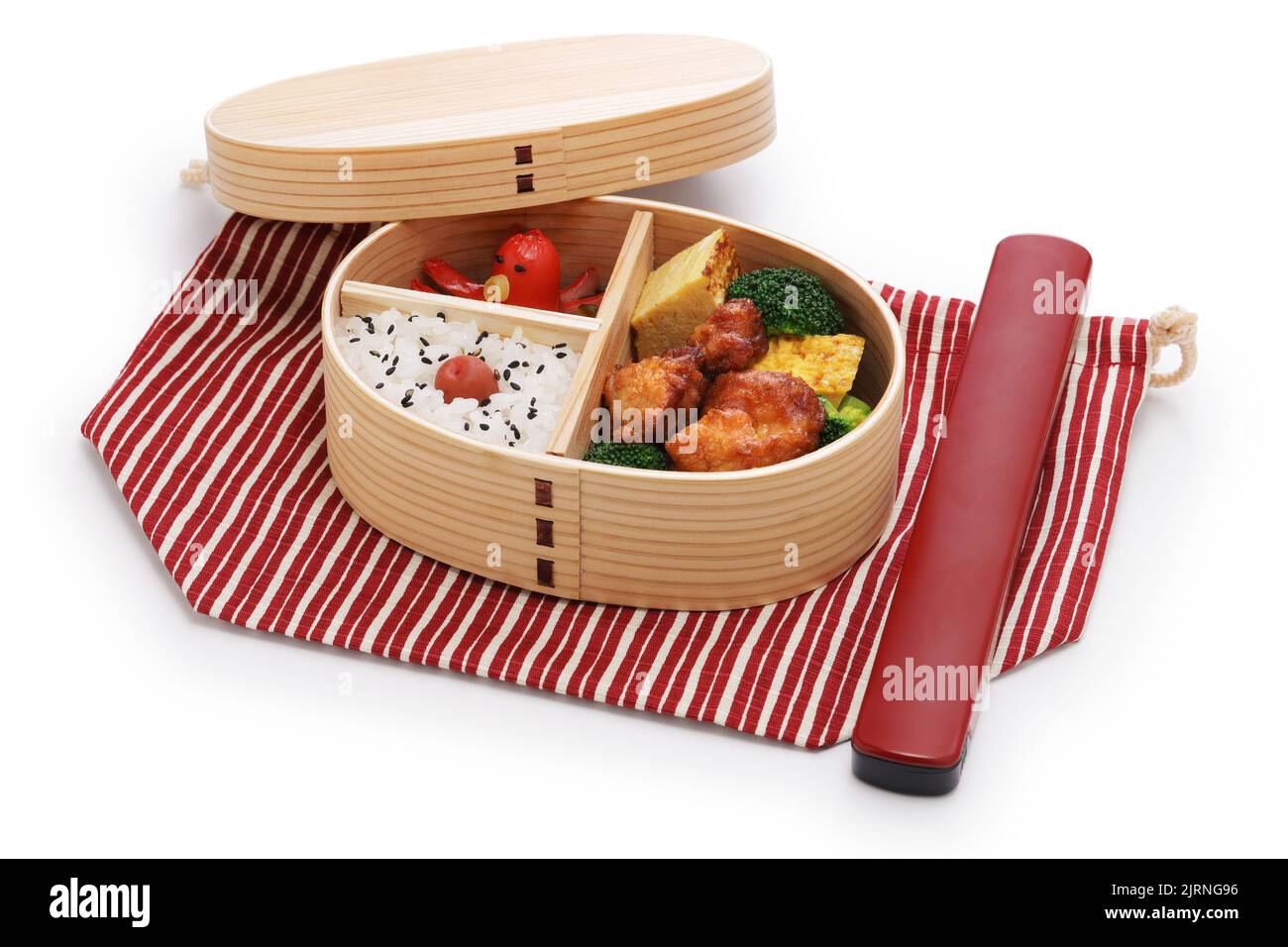 japanisches hausgemachtes Lunchpaket in Holzbento-Box Stockfoto