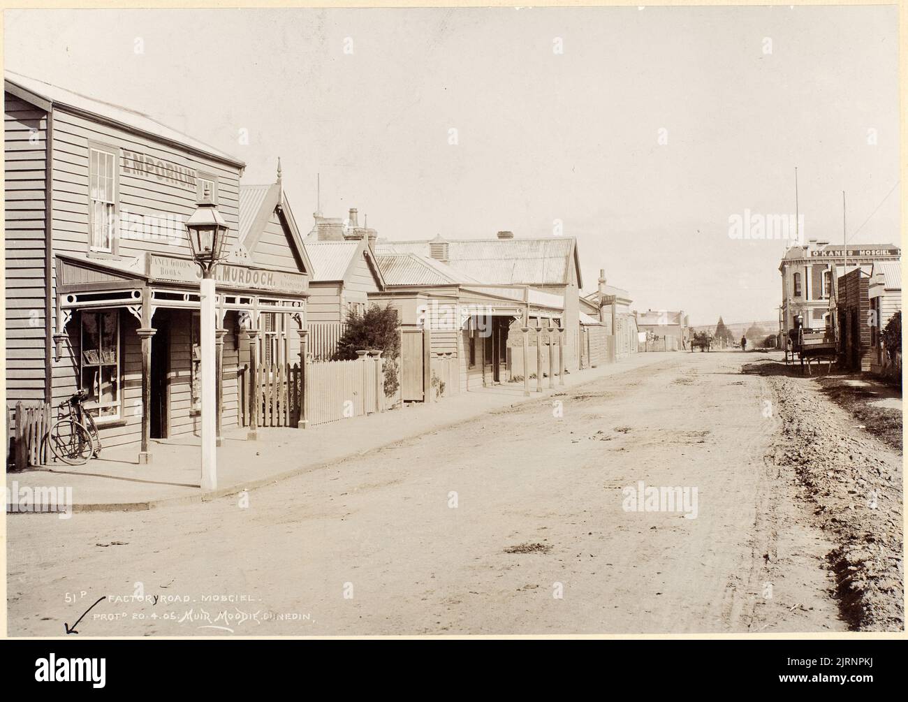 Factory Road - Mosgiel, 1905, Dunedin, von Burton Brothers. Stockfoto