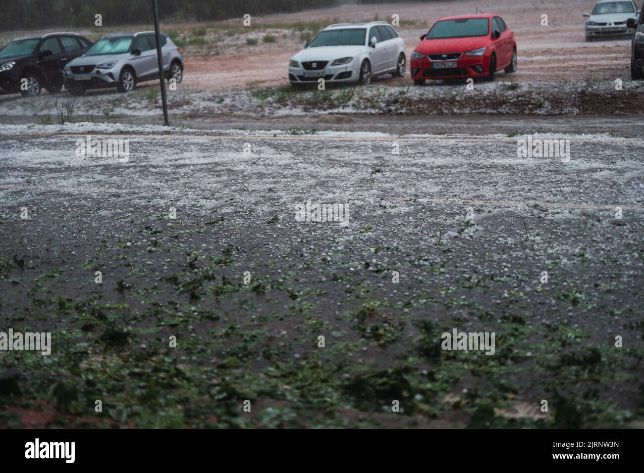 Schäden durch den Hail Storm durch das meteorologische Phänomen DANA in Barcelona - El Bruc, Spanien 25 Aug 2022 Stockfoto