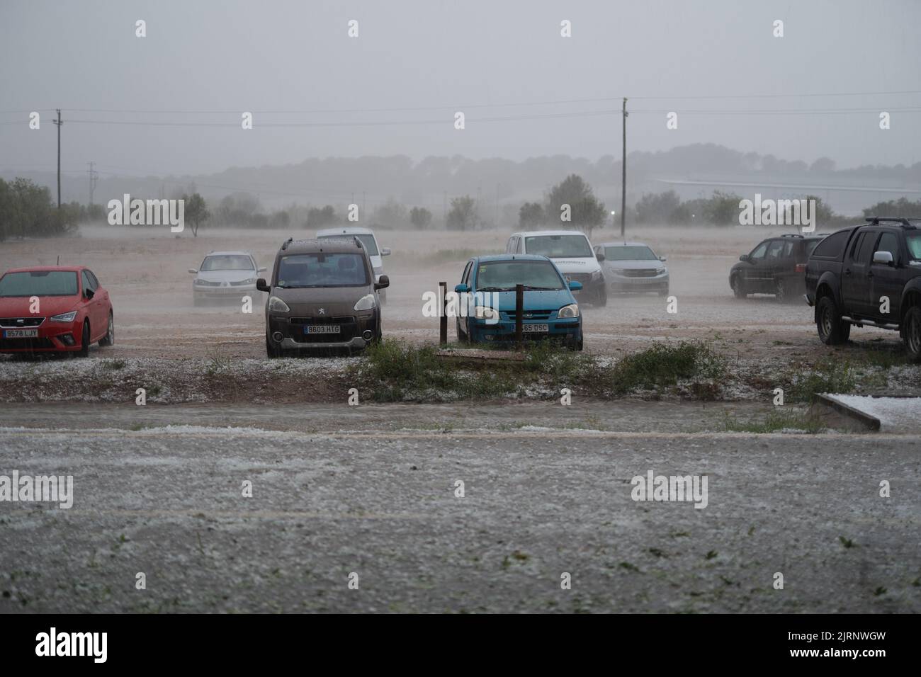 Auswirkungen auf Autos des Hailstorms durch das meteorologische Phänomen DANA in Barcelona - El Bruc, Spanien 25. August 2022 Stockfoto