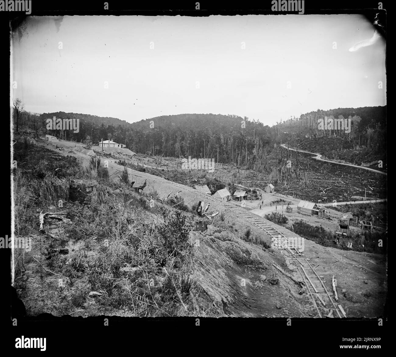 Pakuratahi Side of the Mungaroa [Mangaroa] Hill, Wellington und Masterton Road, NZ, um 1875, Upper Hutt, von James Bragge. Stockfoto