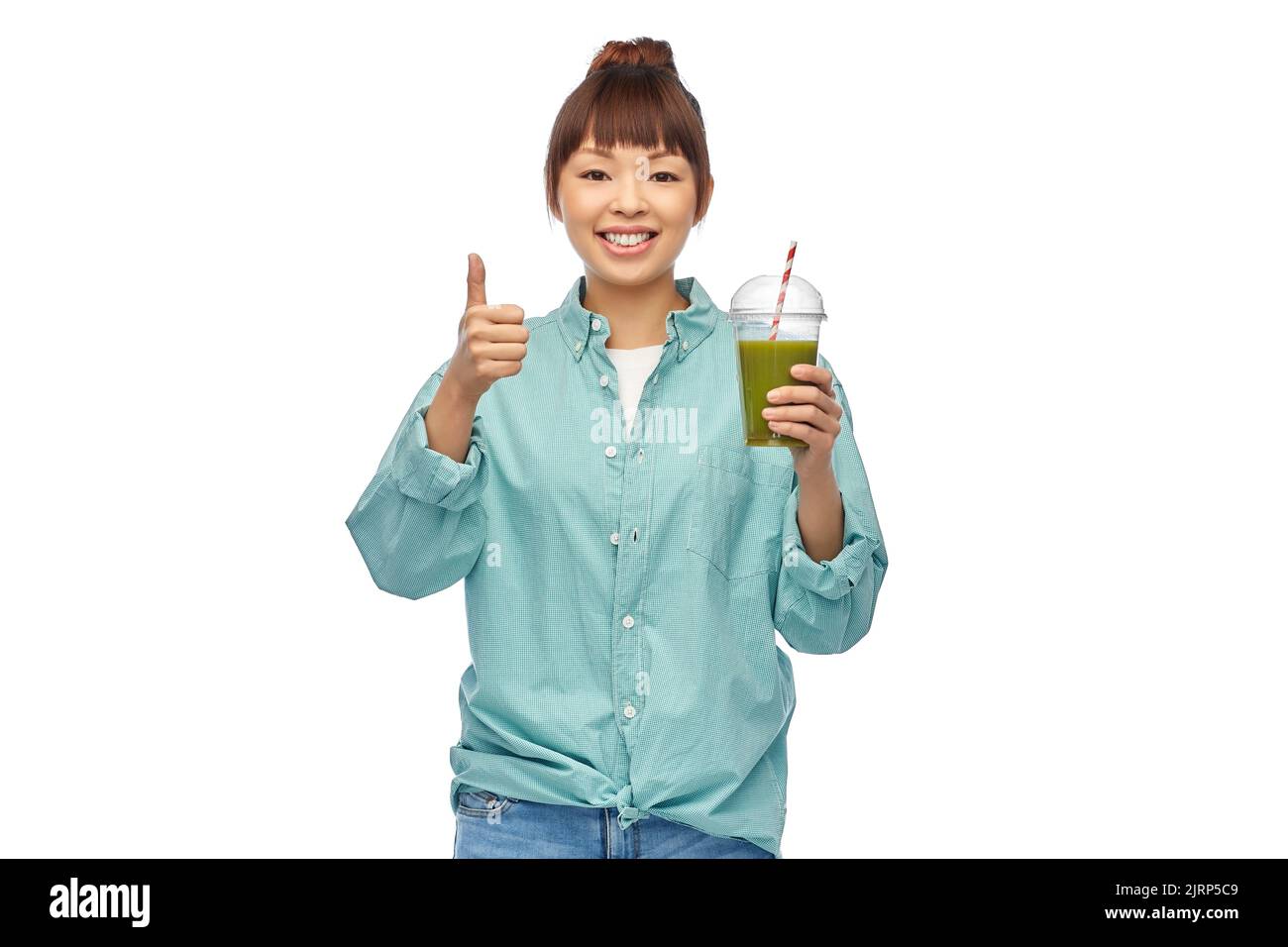 Glücklich lächelnde asiatische Frau mit Dose trinken Stockfoto