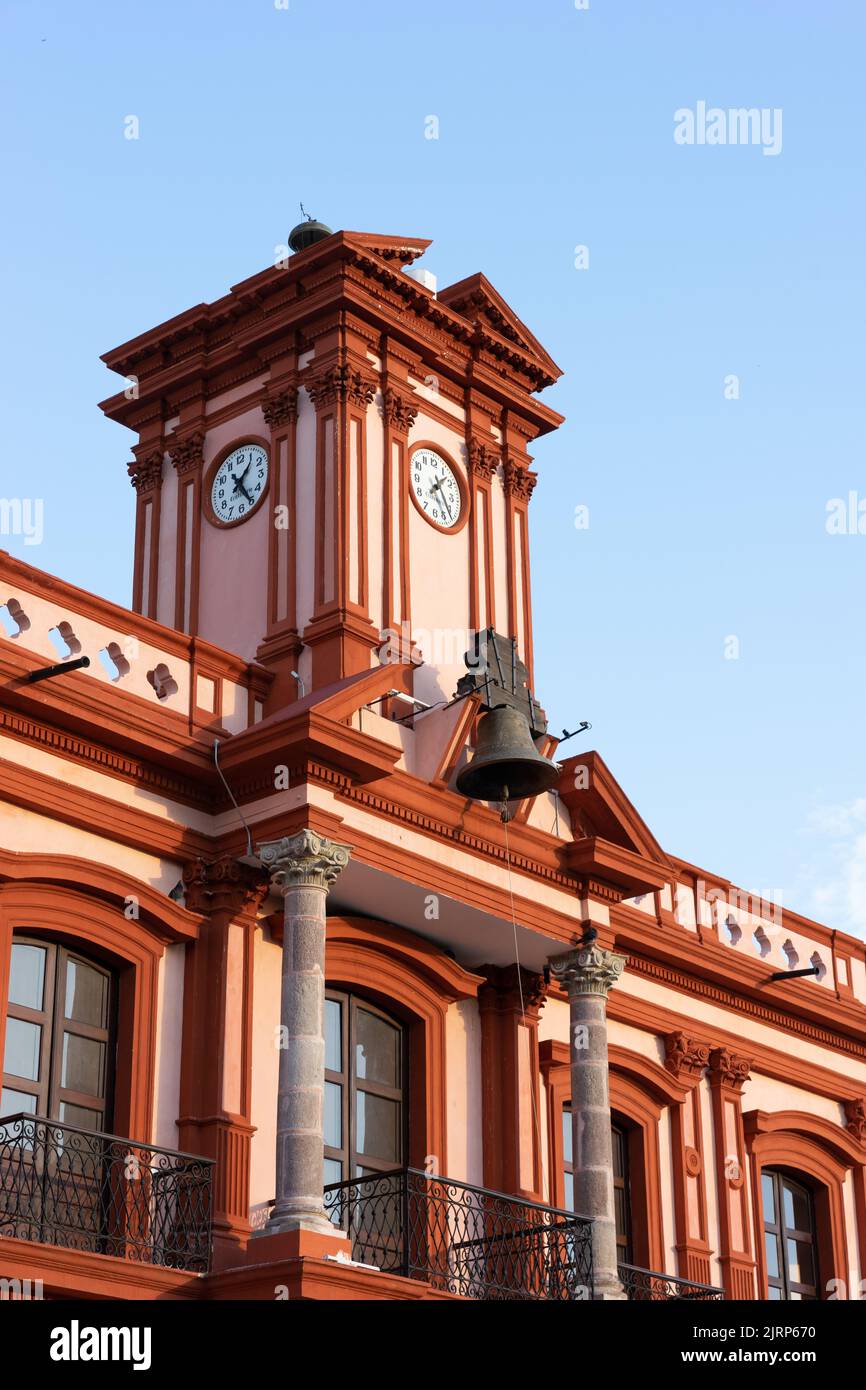 Colima, mexiko, Kolonialkirche und Regierungspalast von Colima. Zentraler Garten von Colima. Stockfoto