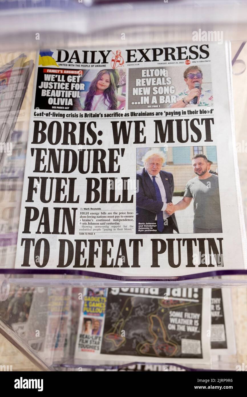 Boris: Wir müssen die Schmerzen der Treibstoffrechnung „ertragen“, um Putin zu besiegen – Titelseite der Tageszeitung Daily Express 25. August 2022 London, Großbritannien Stockfoto