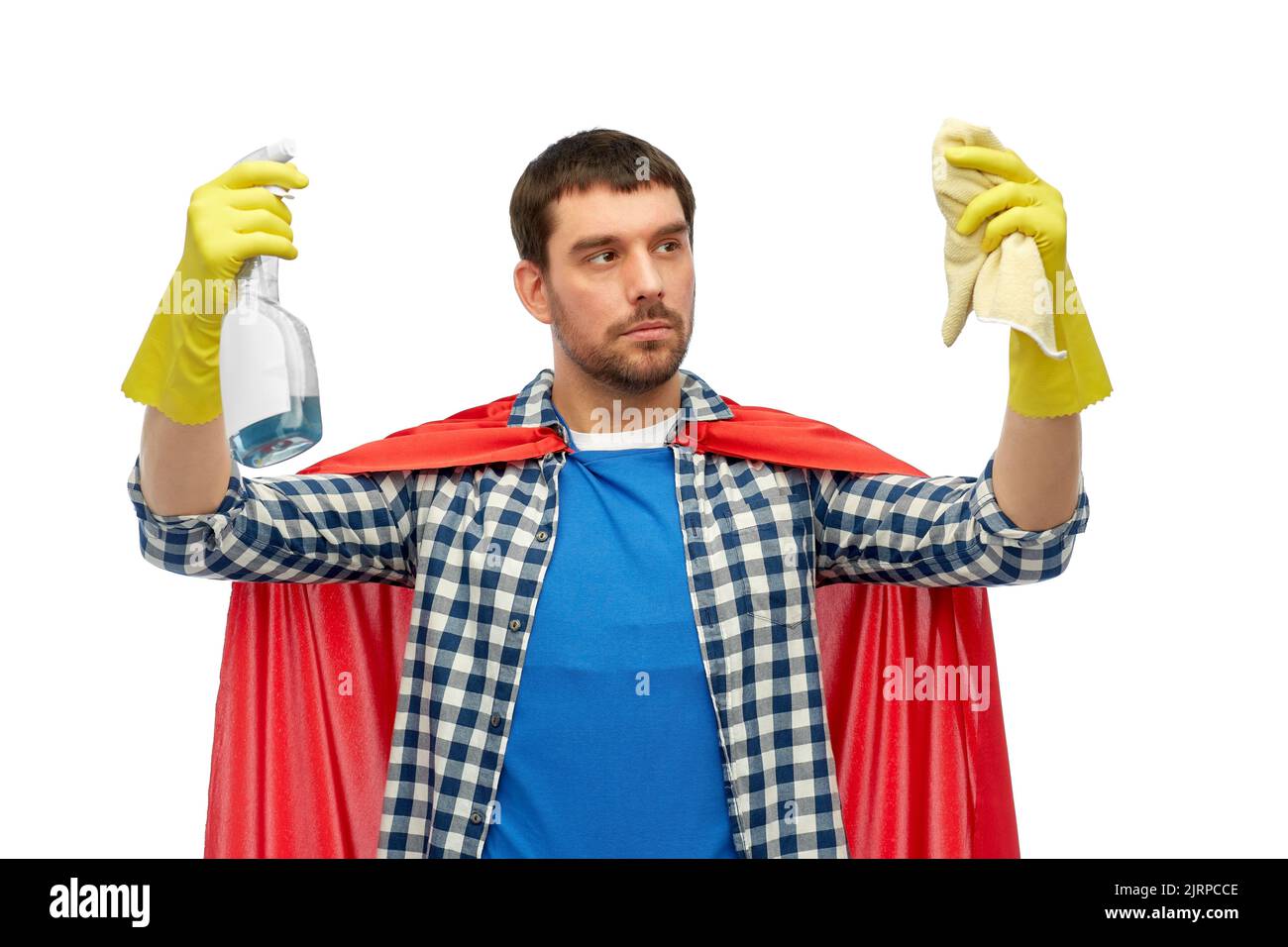 Mann in Superhelden Umhang mit Lappen und Reiniger Stockfoto