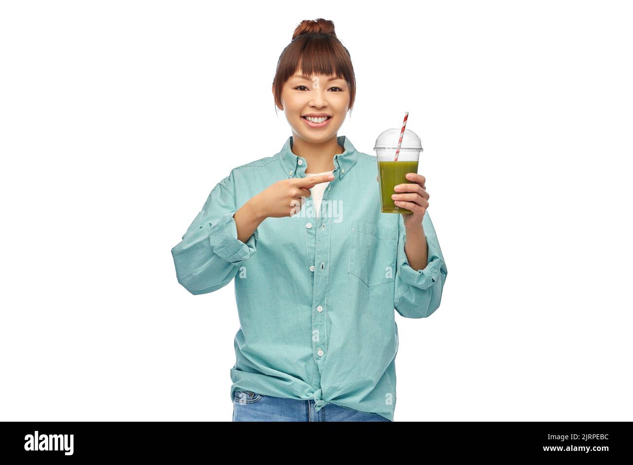 Glücklich lächelnde asiatische Frau mit Dose trinken Stockfoto