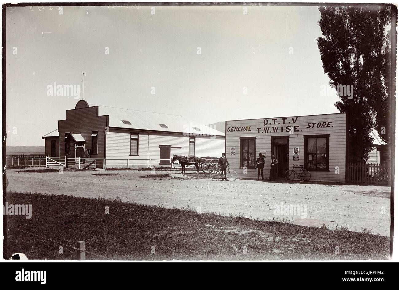 STA und PS Hall, Middlemarch, 1910s, Otago, von Muir & Moodie. Stockfoto