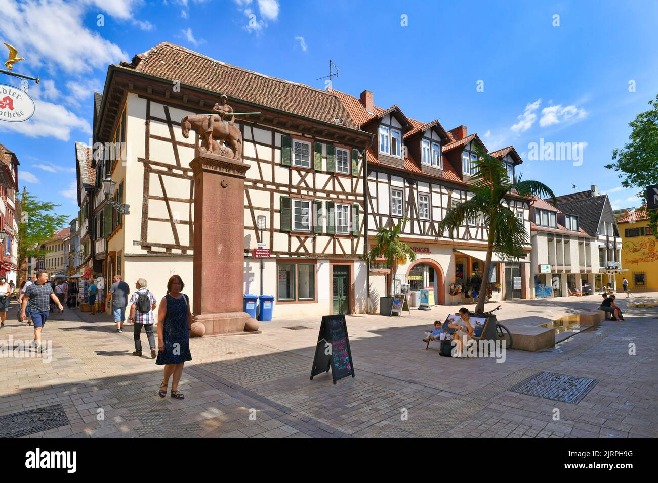 Neustadt an der Weinstraße, Deutschland - August 2022: Laustergasse genannt in der Altstadt Stockfoto