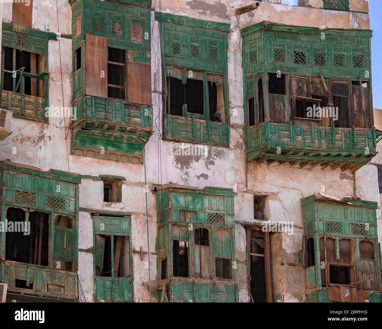 Holzbalonen unrestauriertes Gebäude Al Balad Jeddah Saudia Arabia Stockfoto