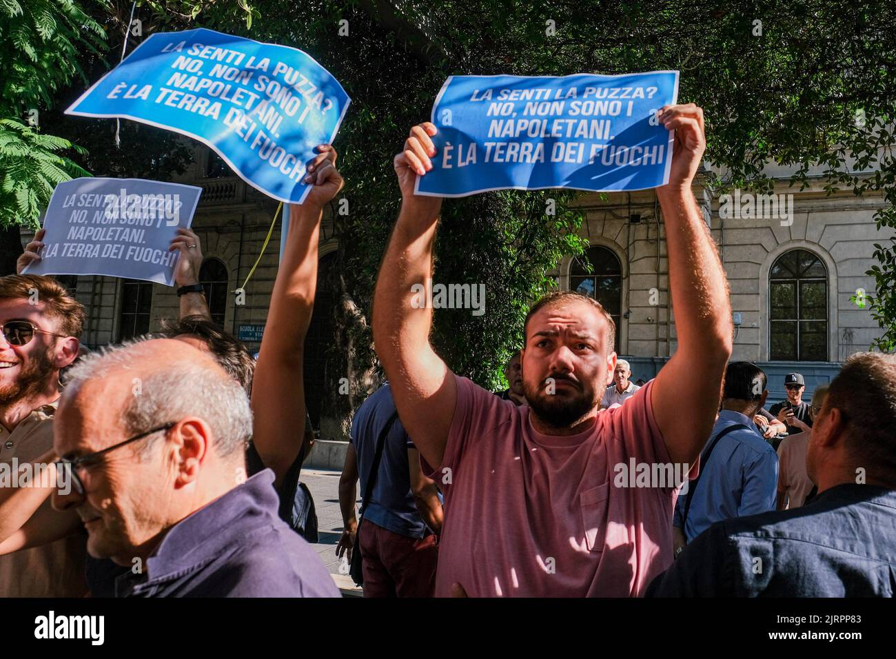 Matteo Salvini protestierte hart gegen die Demonstranten bei einer Kundgebung in Giugliano in Kampanien, Italien Stockfoto