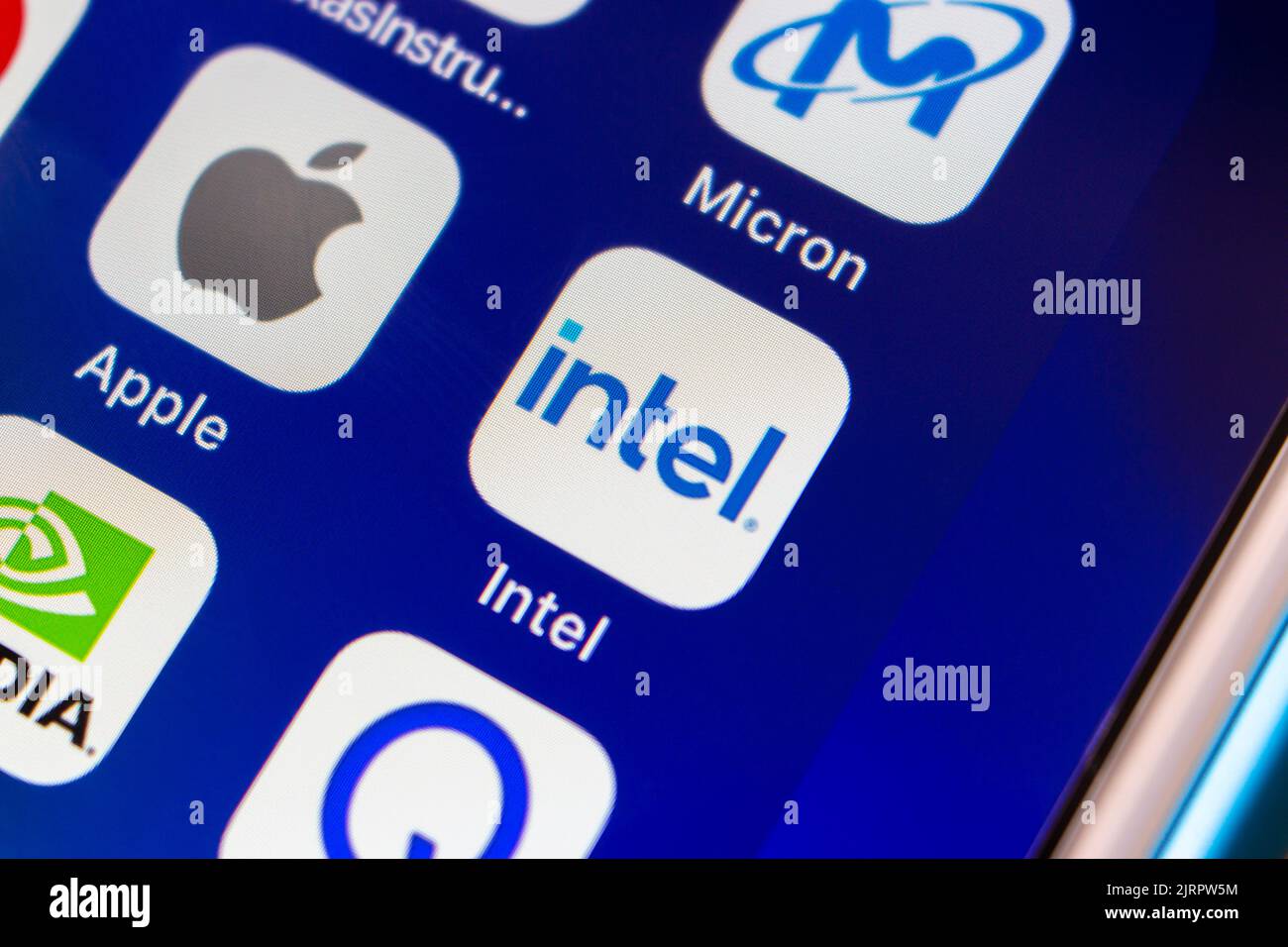 Kumamoto, JAPAN - Mär 30 2022 : Ikone von Intel, einem multinationalen US-Konzern und Technologieunternehmen, auf dem iPhone. Stockfoto