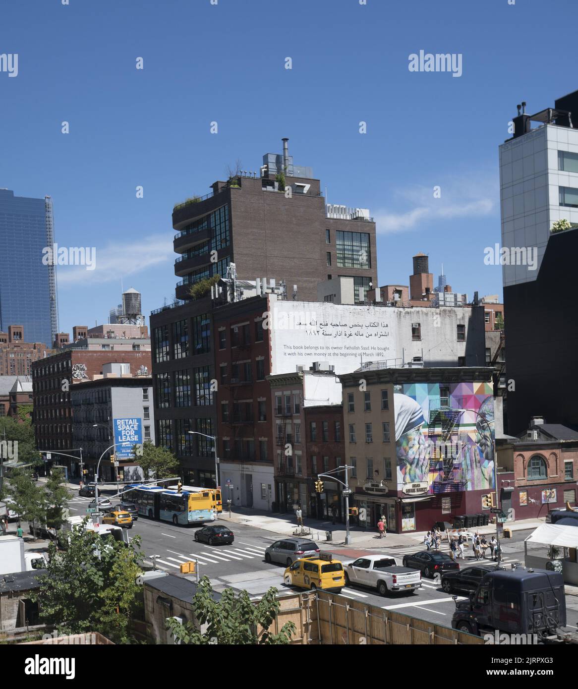 Blick auf die 10. Avenue vom Highline Park auf der Westseite von Manhattan. Stockfoto