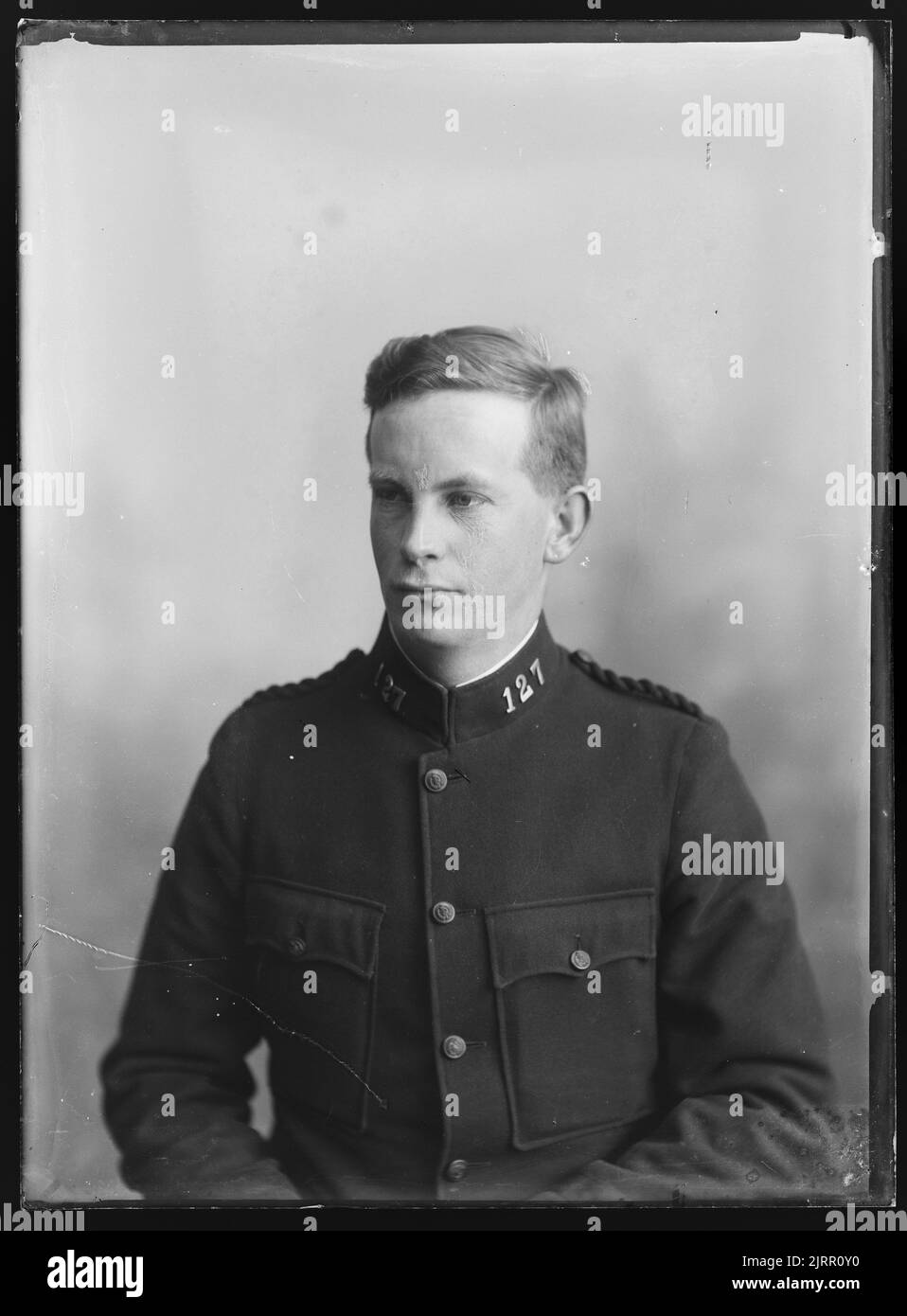 Porträt eines Mannes in Uniform, um 1920, Wellington, von Berry & Co. Stockfoto