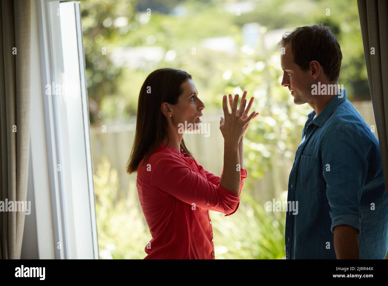 Ich bin am Ende meiner Wits mit Ihnen. Ein reifes Paar mit Beziehungsproblemen zu Hause. Stockfoto