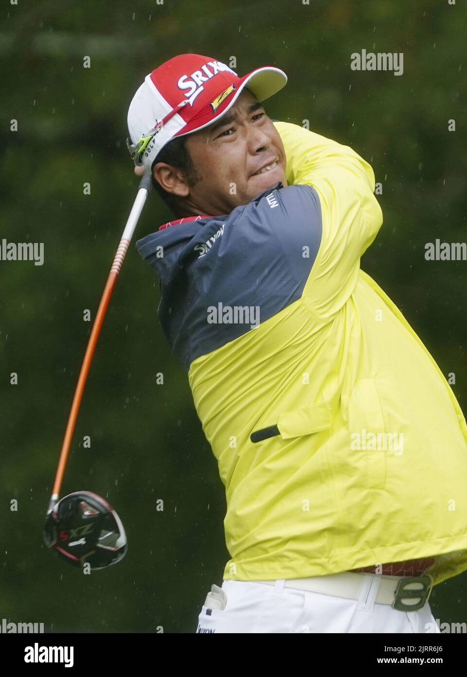 Hideki Matsuyama aus Japan trifft am 25. August 2022 beim ersten Lauf der Tour Championship im East Lake Golf Club in Atlanta, Georgia, auf den fünften Abschlag. (Kyodo)==Kyodo Foto via Credit: Newscom/Alamy Live News Stockfoto
