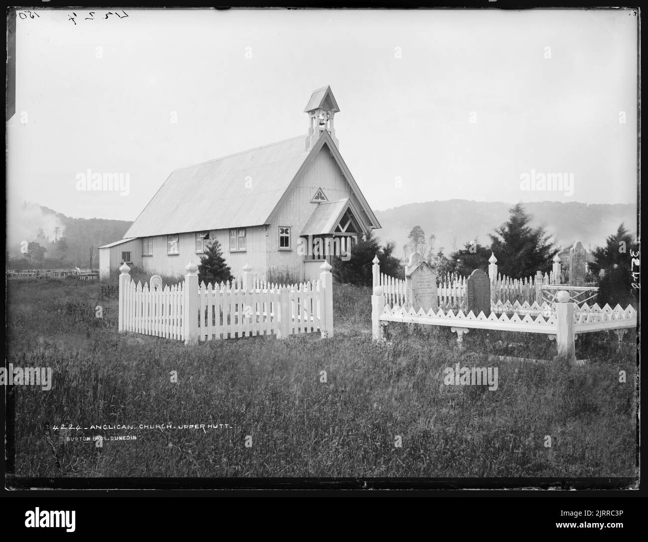 Anglican Church, Upper Hutt, Neuseeland, von Burton Brothers. Stockfoto