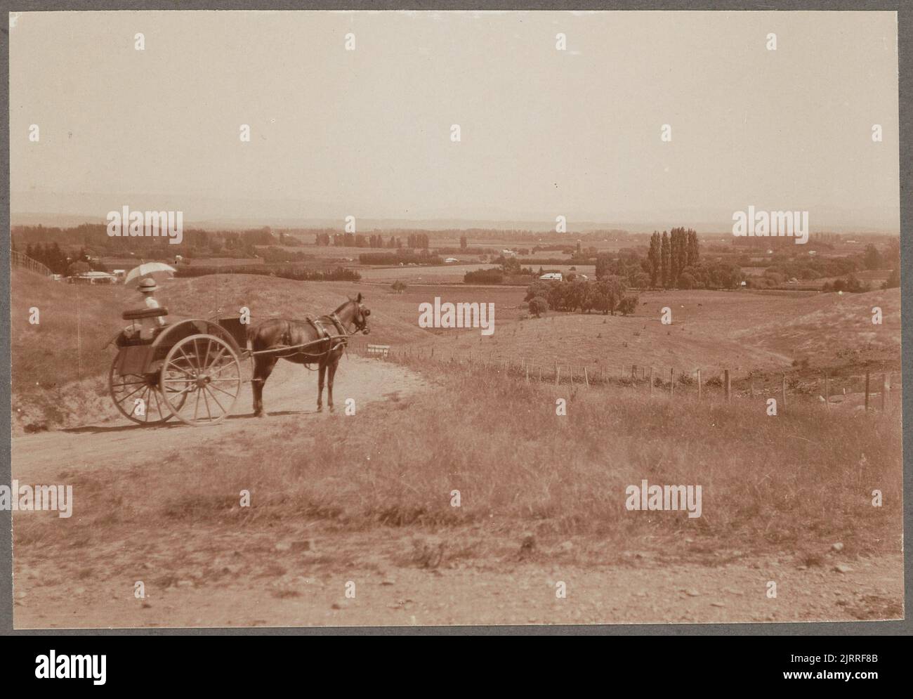 In Havelock und Riverslea. 2. März 1914: Heretaunga Plain vom Iona College. Aus dem Album: Family Photographs [1913], 1914, Havelock North, von Leslie Adkin. Stockfoto