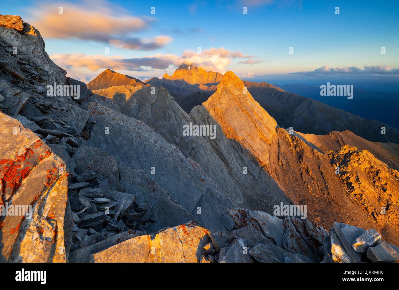 Monviso von Pain de Sucre bei Sonnenuntergang im Sommer, Col Agnel, Alpi Cozie, Alpi del Monviso, Cuneo, Piemont, Italien, Südeuropa Stockfoto