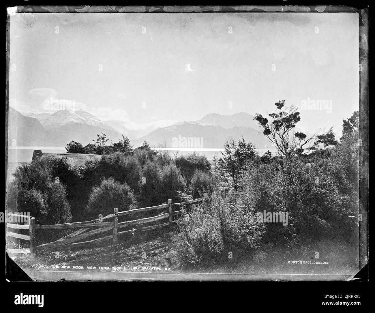 Der Neumond, Blick von 25 Meile, Lake Wakatipu, NZ, 1878-1880, Wakatipu, Lake, von William Hart, Hart, Campbell & Co Stockfoto