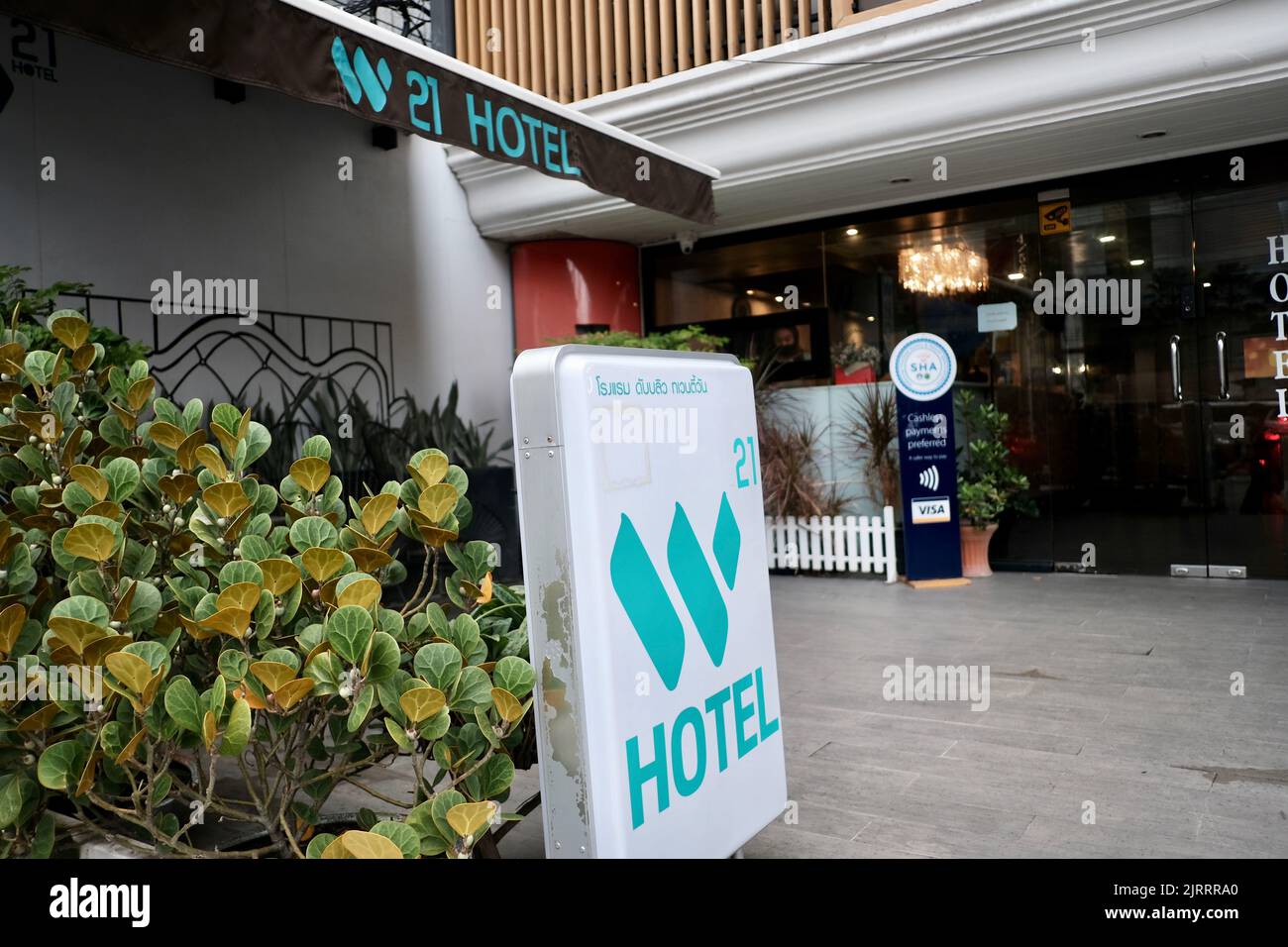 W 21 Hotel neben BTS Asoke, MRT Sukhumvit Bangkok Thailand Stockfoto