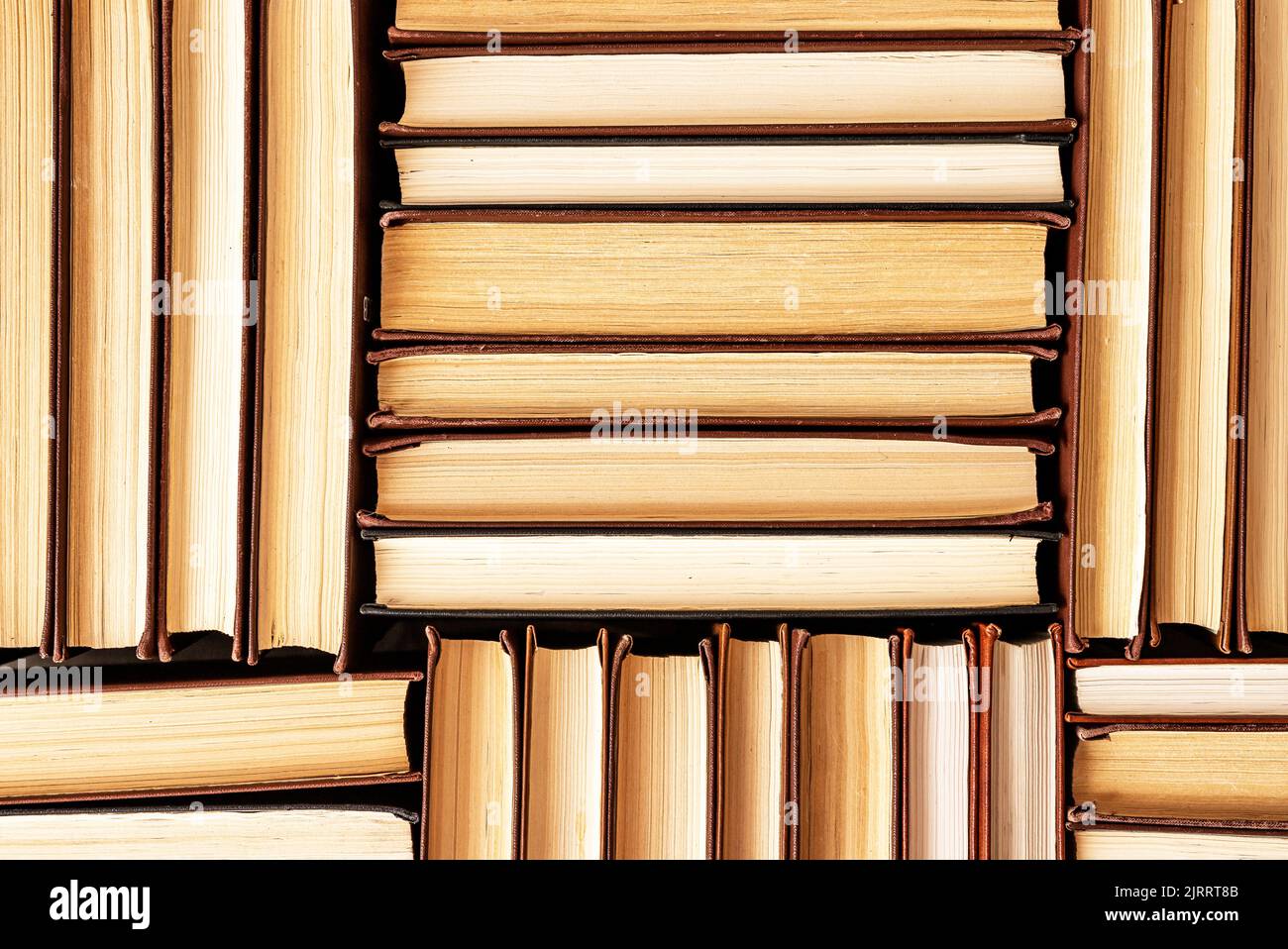 Hardback Bücher Haufen in Bibliothek, Buchhandlung. Lesen, Bildungskonzept. Literaturhintergrund. Hochwertige Fotos Stockfoto
