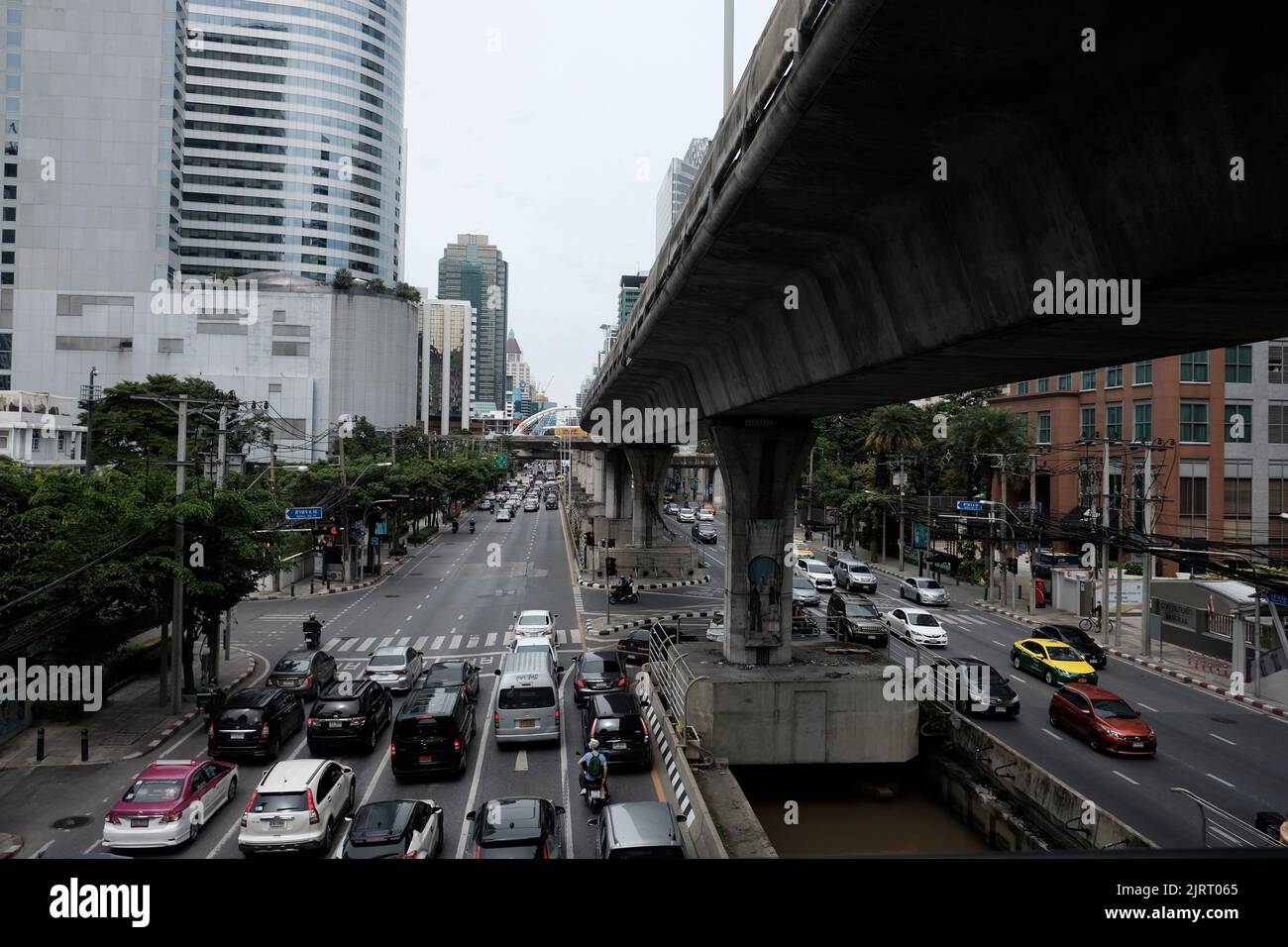 BTS Skytrain Overpass Trestle Bridge Rama 1 Road Bangkok Thailand Stockfoto
