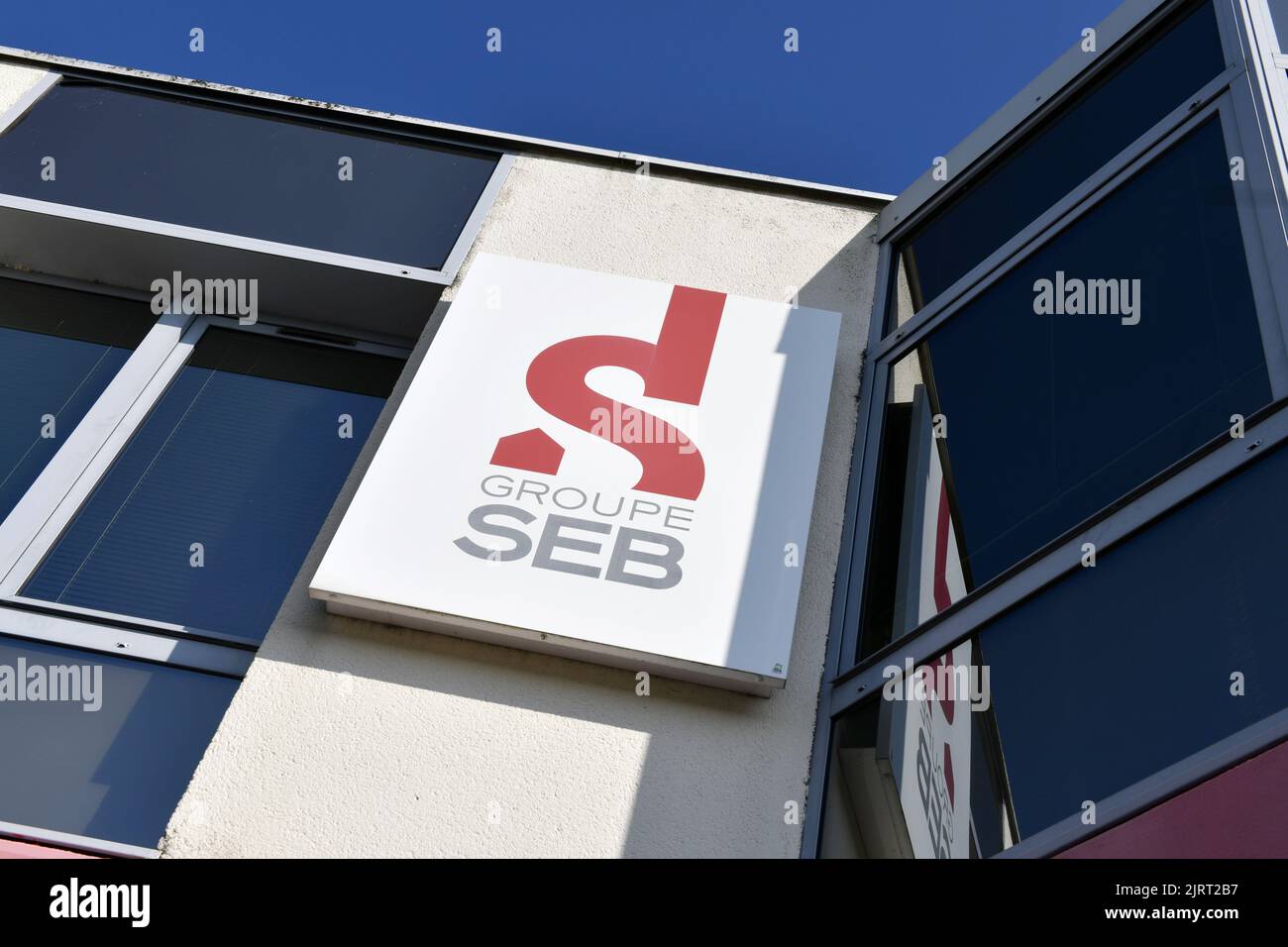 Saint-Lo (Normandie, Nordwestfrankreich), 2021/09/16: SEB-Fabrik (ex Moulinex), Electronic Development Center der Groupe SEB, der weltweit größte Mann Stockfoto