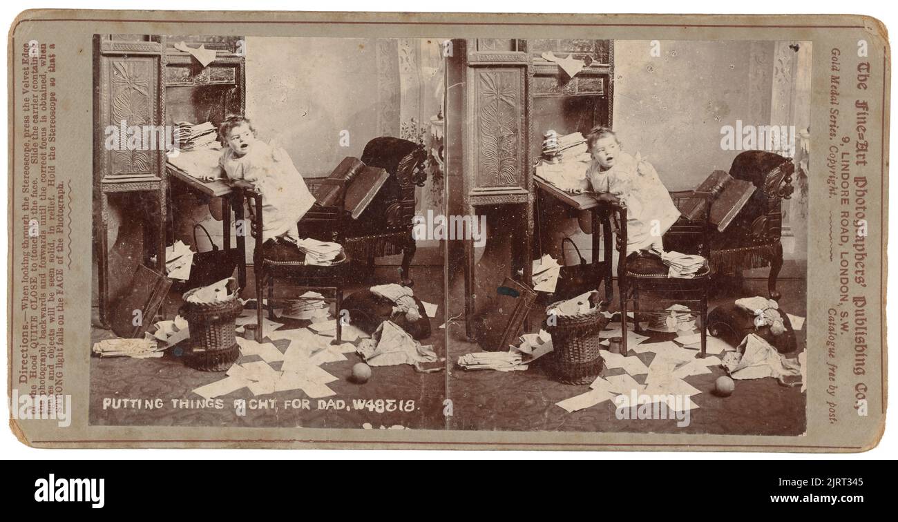 Putting Things Right for Dad ..., 1880s, Großbritannien, von Fine-Art Photographers' Publishing Co. Stockfoto