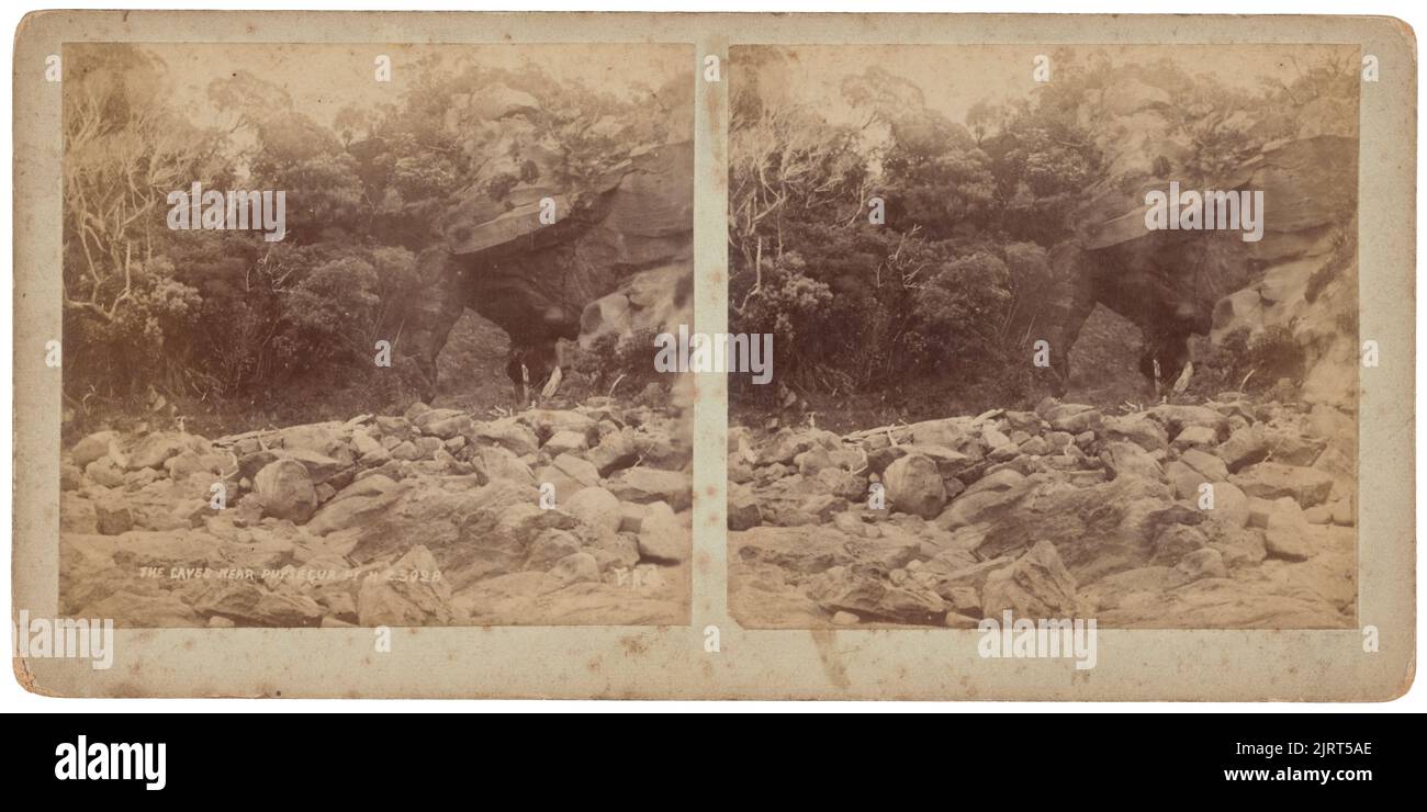 The Caves in der Nähe von Puysegur Point, NZ, um 1880, Neuseeland, von Frank Coxhead. Stockfoto