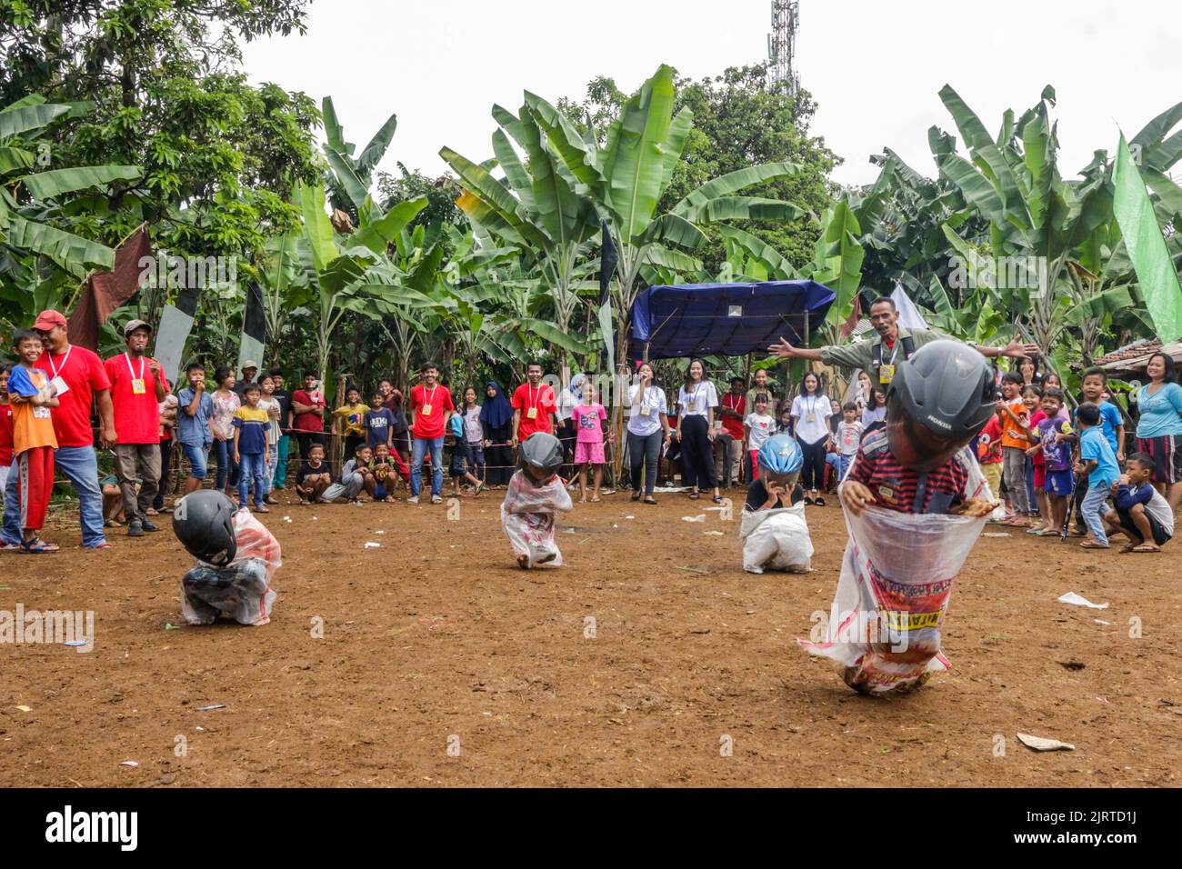 Das indonesische Volk feiert den Unabhängigkeitstag 77. der Republik Indonesien in Bogor City am 17. August 2022 Stockfoto