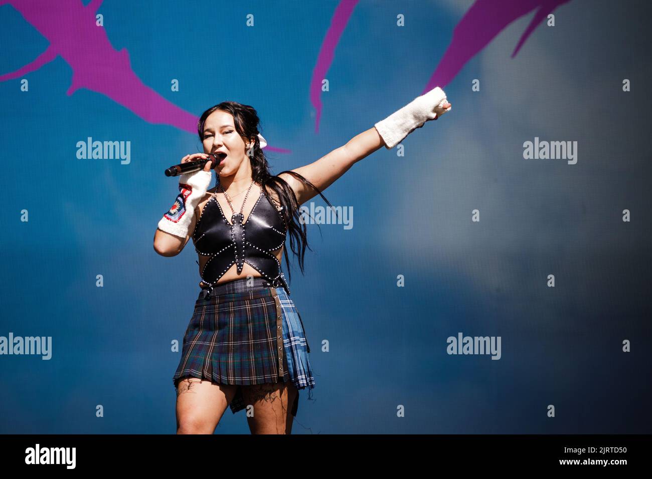 Leeds, Großbritannien. 26. August 2022. Mallrat spielt live auf der Bühne des Leeds Festival, Großbritannien. Kredit: Andy Gallagher/Alamy Live Nachrichten Stockfoto