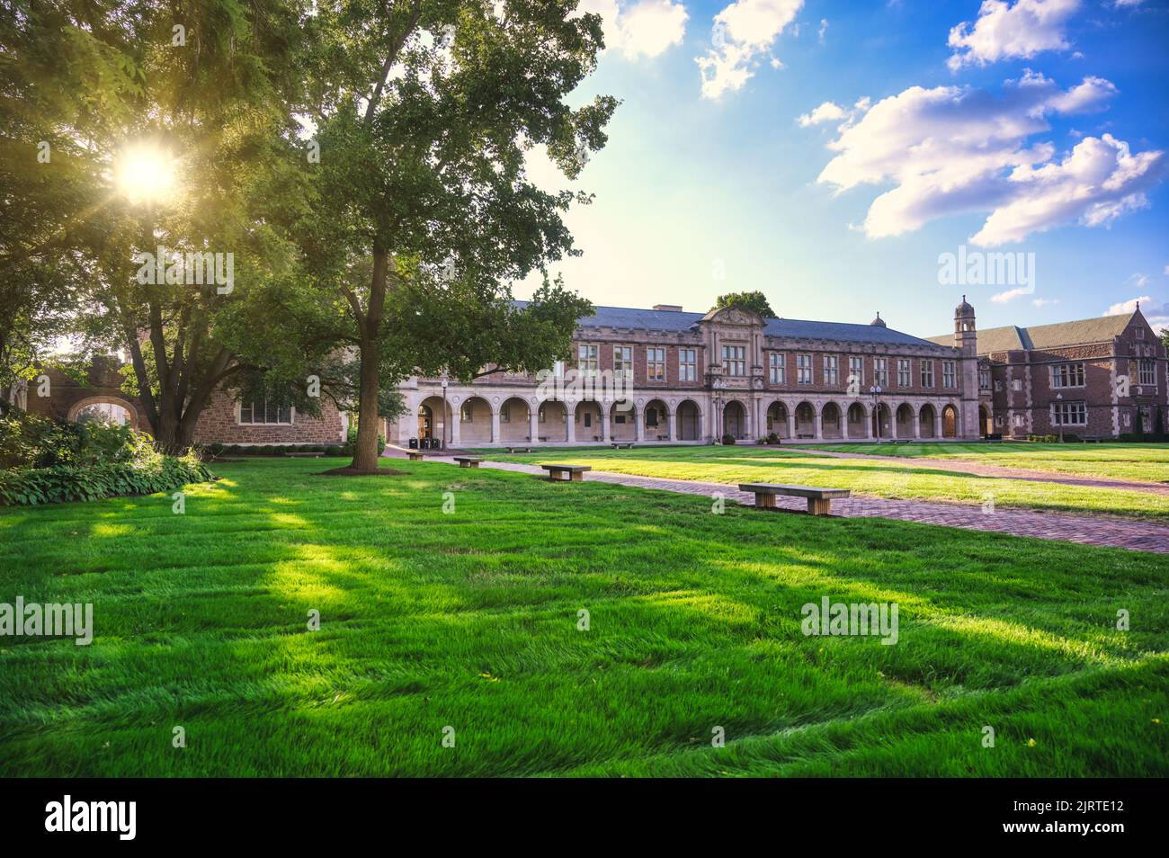 St. Louis, Missouri - 08.22.2021 - Ridgley Hall und The Brookings Quad auf dem Danforth Campus der Washington University in St. Louis. Stockfoto