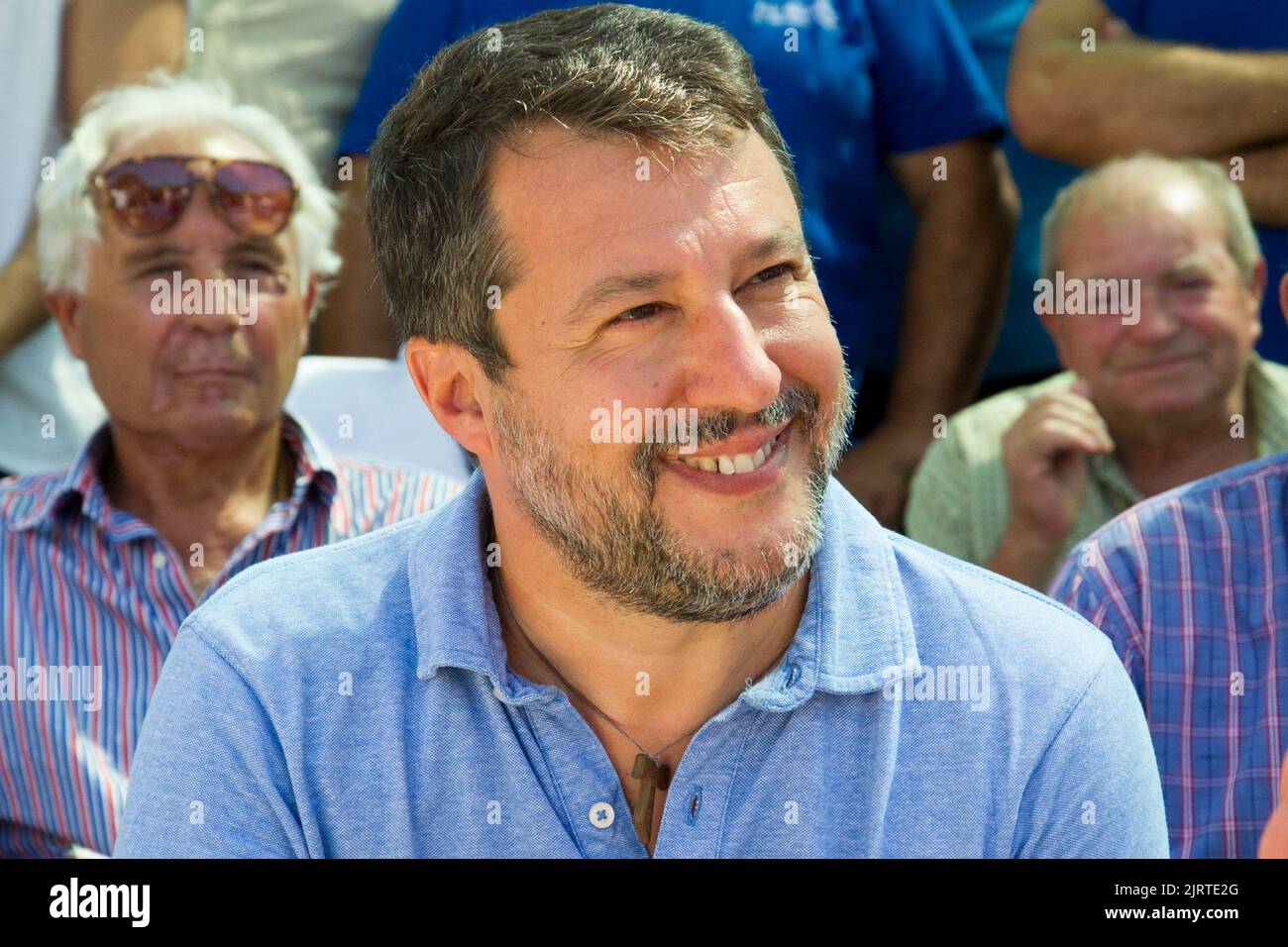 Matteo Salvini, italienischer Politiker und ehemaliges Mitglied des Europäischen parlaments, bei einem Treffen in Borgo Appio mit Büffelzüchtern in der Provinz Stockfoto