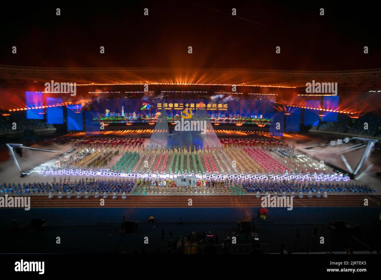 TAIZHOU, CHINA - 25. AUGUST 2022 - das Foto vom 25. August 2022 zeigt eine Probe für die Eröffnungszeremonie der Jiangsu Provinzspiele 20. in Taiz Stockfoto