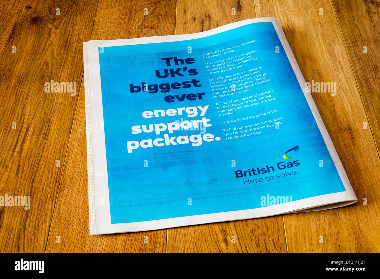 Eine ganzseitige Zeitungsanzeige von British Gas, die ihr Energieunterstützungspaket als Reaktion auf die Energiekrise von 2022 propagiert. Stockfoto