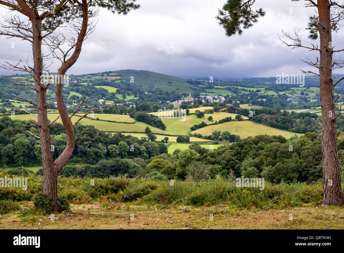 Blick südwestlich über das Tal des Flusses Teign, Richtung Chagford, vom Gelände des Castle Drogo oberhalb von Hunter's Tor, Devon, Großbritannien Stockfoto