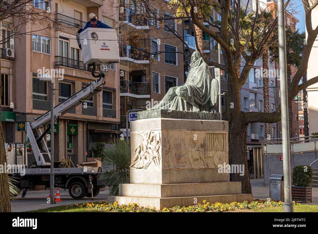 Ciudad Real, Spanien. Denkmal für Miguel de Cervantes Saavedra, einen frühneuzeitlichen spanischen Schriftsteller, der am besten für den Roman Don Quixote oder Quijote de la Mancha bekannt ist Stockfoto