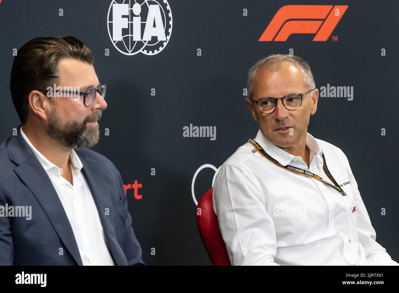 Spa, Belgien. , . Weltmeisterschaft F1. Großer Preis Von Belgien. Formula 1 Präsident und CEO Stefano Domenicali und Mitglied des Vorstands für Technische Entwicklung Oliver Hoffmann bei der Pressekonferenz.- Foto Copyright: Cristiano BARNI/ATP images Credit: SPP Sport Press Foto. /Alamy Live News Stockfoto