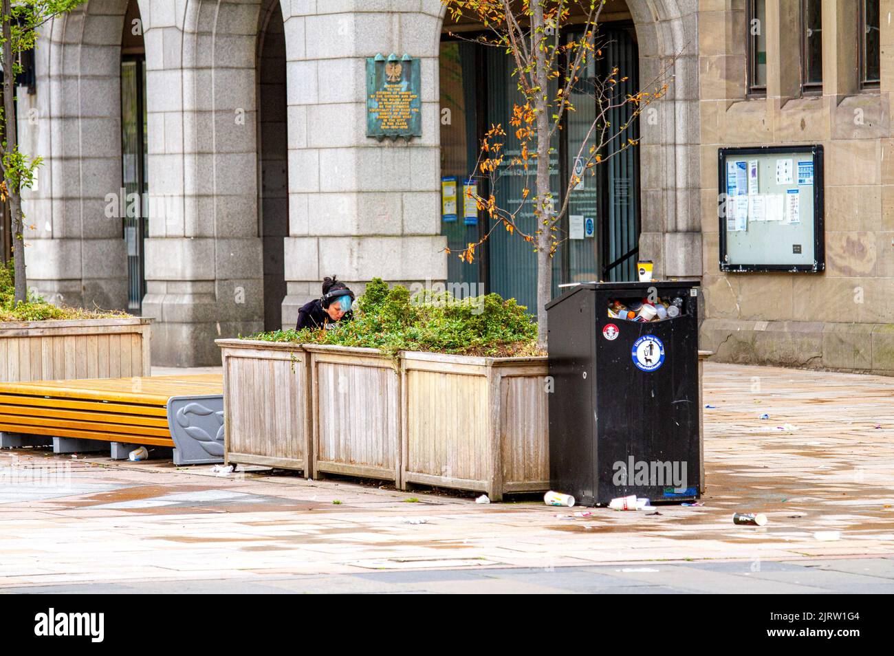 Dundee, Tayside, Schottland, Großbritannien. 26.. August 2022. UK News: Die bin-Beschäftigten des Stadtrats von Dundee streiken am zweiten Tag, nachdem ihre Gewerkschaft UNITE ein Angebot zur Erhöhung der Gehälter um 5 % abgelehnt hat. Dies wird sich in den nächsten Monaten, wenn die Lebenshaltungskosten noch härter beißen, weniger lohnen. Es wird eine „internationale Verlegenheit“ mit Ungeziefer-Ausbrüchen sein, wenn Müll anhäuft und die Straßen mit Müll übersät sind. Kredit: Dundee Photographics/Alamy Live Nachrichten Stockfoto