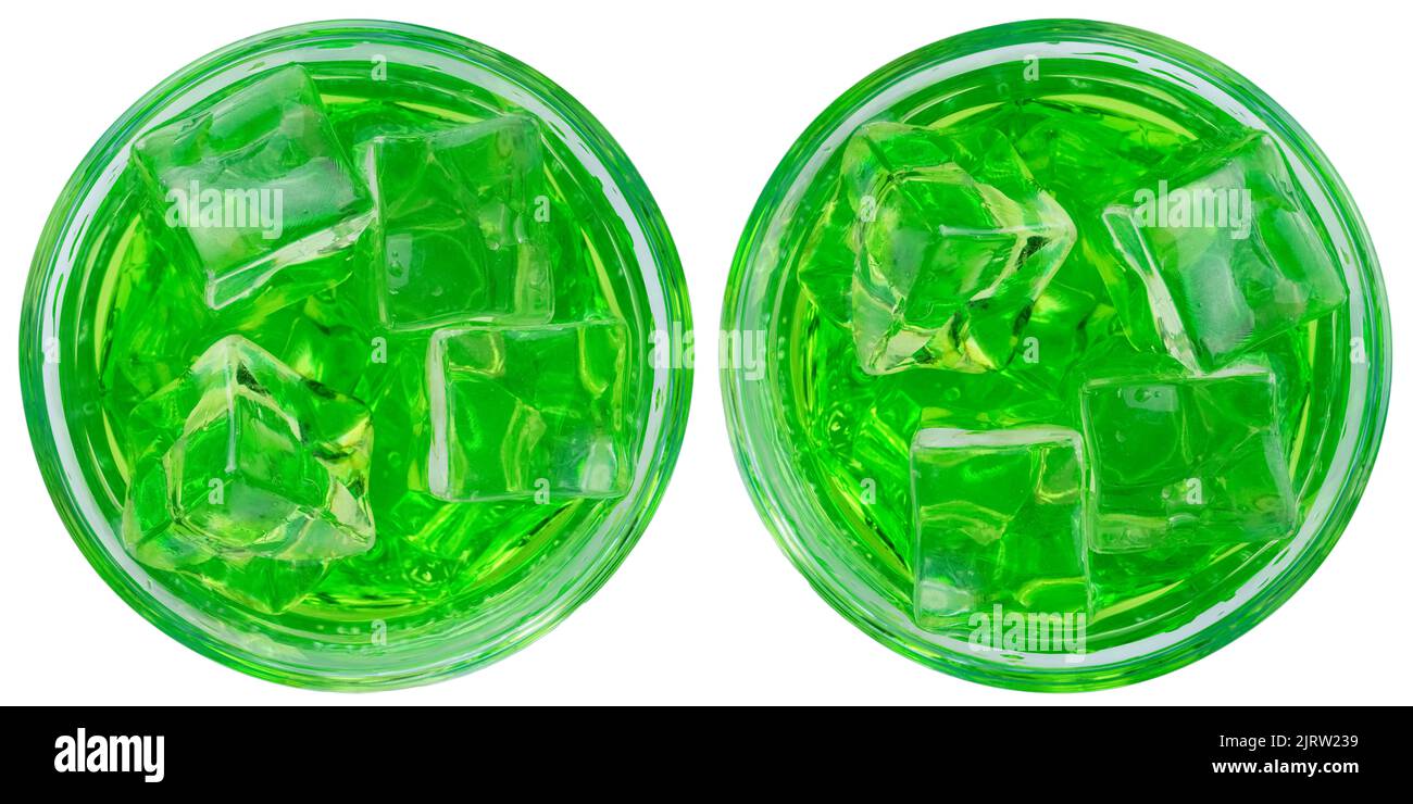 Grüner Drache oder St. Patrick Cocktail, grüner Alkoholcocktail mit Wodka, Gin, Likör, Eis und Minze Stockfoto