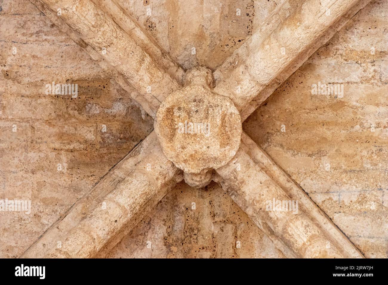 Ciudad Real, Spanien. Detail der Gewölbe der Puerta de Toledo (Toledo-Tor), einem gotischen befestigten Stadteingang, der früher Teil der Mauern war Stockfoto