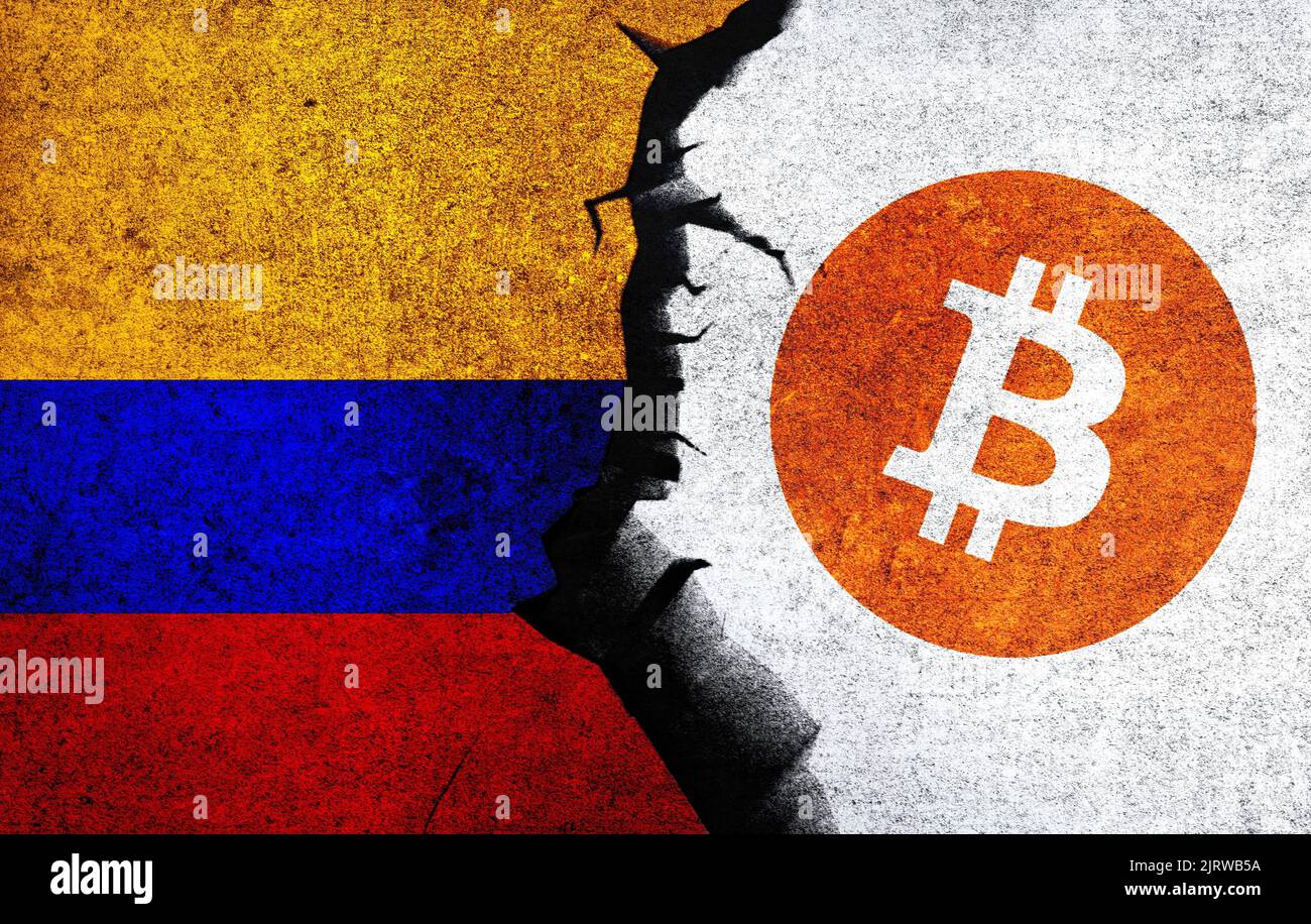 Bitcoin und Kolumbien Flagge auf einer Wand mit einem Riss. Kolumbien Bitcoin verboten, Bergbau, illegal, Blockchain-Technologie für Krypto Währung Konzept Stockfoto
