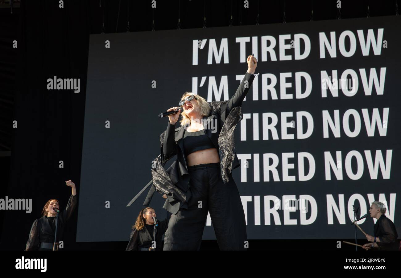 Self esteem Performing at Victorious Festival 2022, Portsmouth, UK Credit: Charlie Raven/Alamy Live News Stockfoto