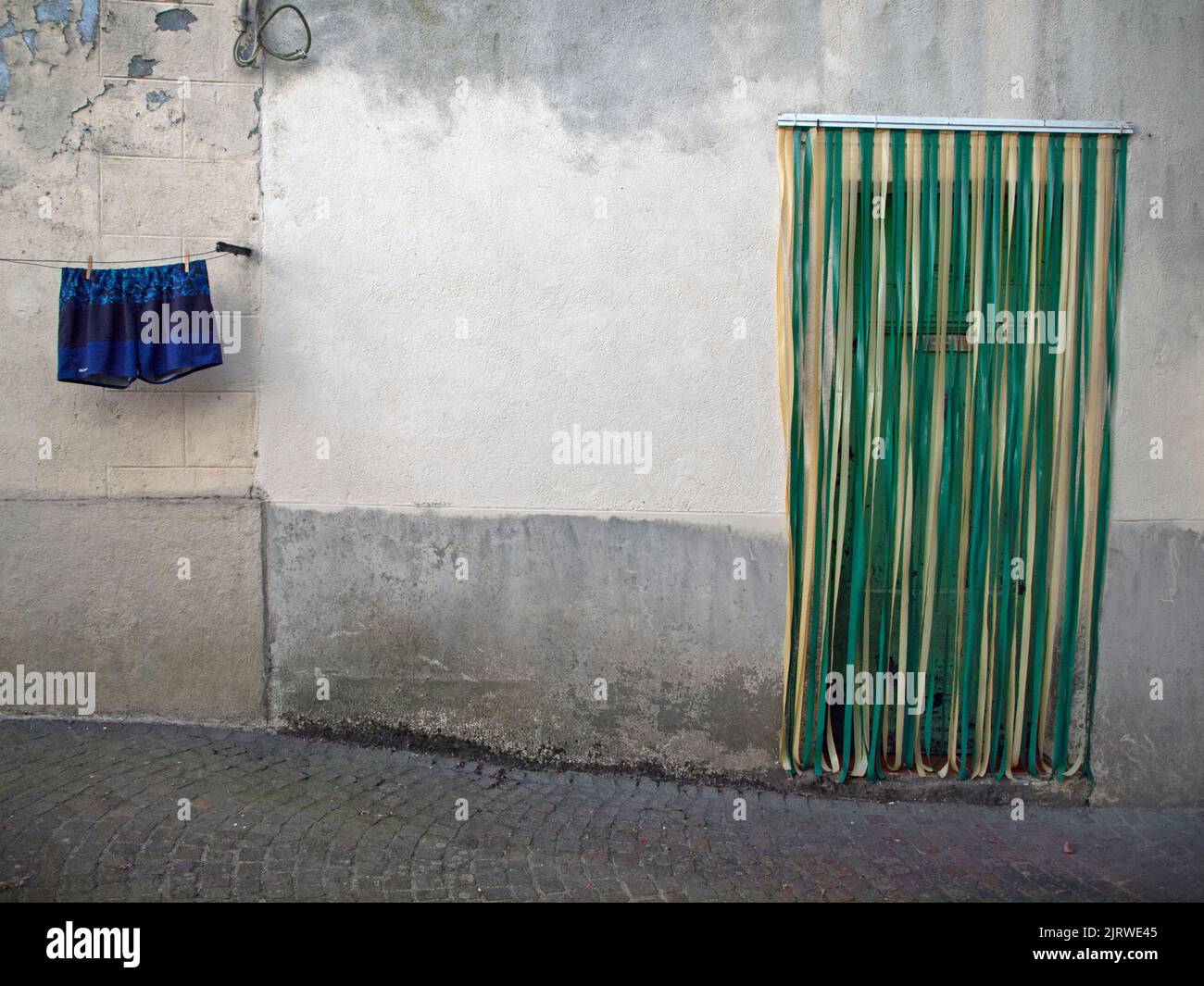Eine Tür in Südfrankreich Stockfoto