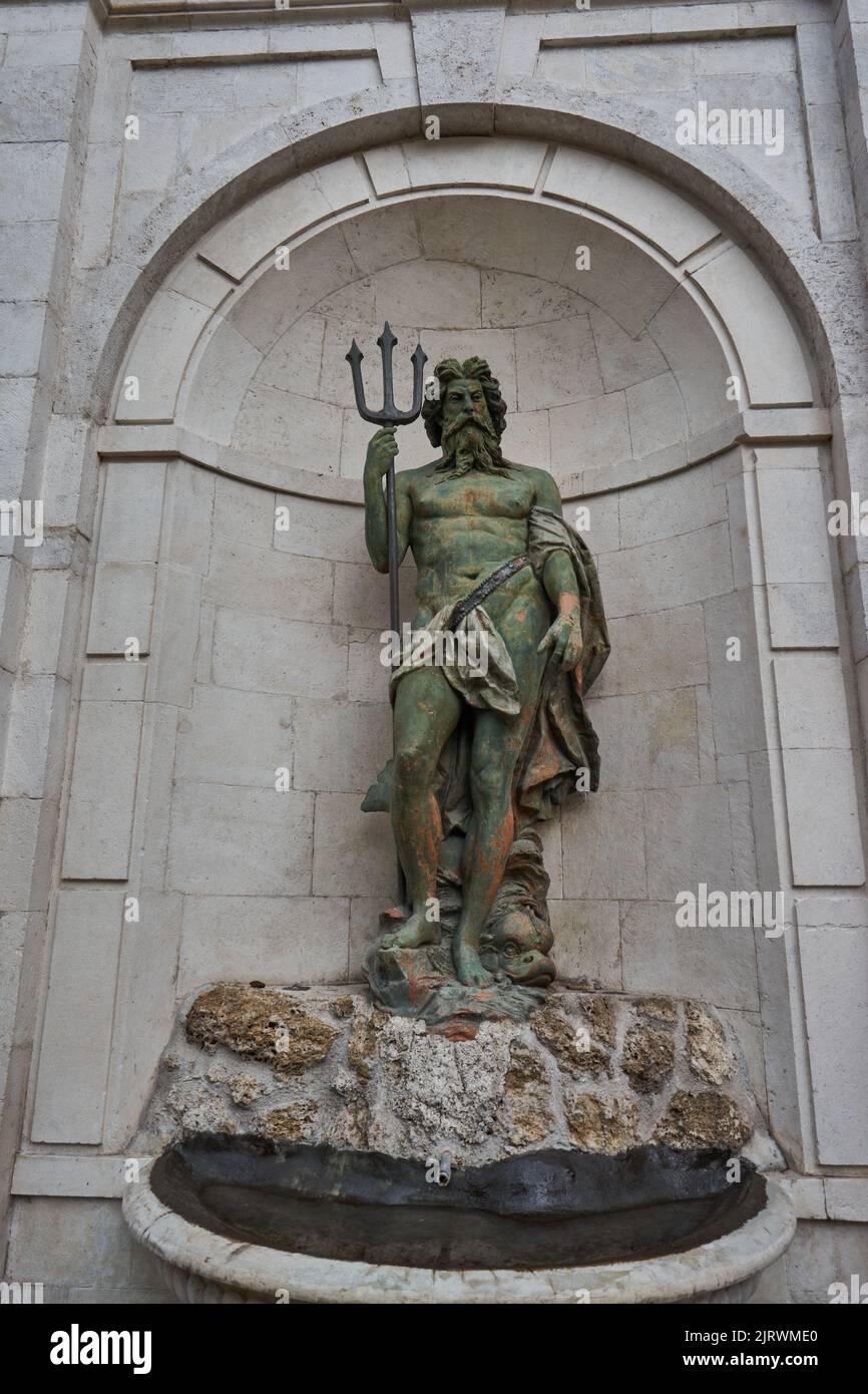 Brunnen mit der Statue des Neptun, Fontana del Nettuno, Piazza Regina Margherita, L’Aquila, Abruzzen, Italien, Europa Stockfoto