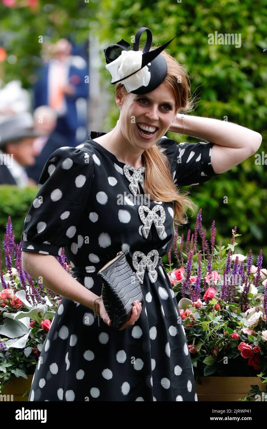 Ascot, Großbritannien. 25. August 2022. Prinzessin Beatrice, Frau Edoardo Mapelli Mozzi bei Royal Ascot 2022. Die Tochter von Prinz Andrew, Herzog von York, und Sarah, Herzogin von York besuchte Royal Ascot 2022 mit den anderen Mitgliedern der königlichen Familie Kredit: Independent Photo Agency/Alamy Live News Stockfoto