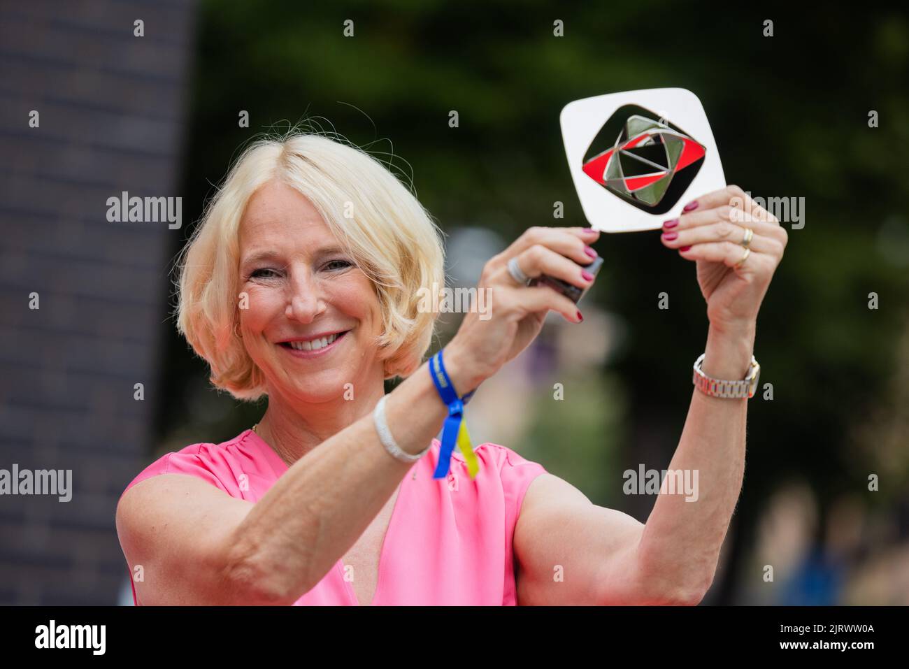 Marl, Deutschland. 26. August 2022. Katrin Eigendorf, Fernsehjournalistin, kommt zur Grimme-Preisverleihung 58. im Theater Marl. Quelle: Rolf Vennenbernd/dpa/Alamy Live News Stockfoto