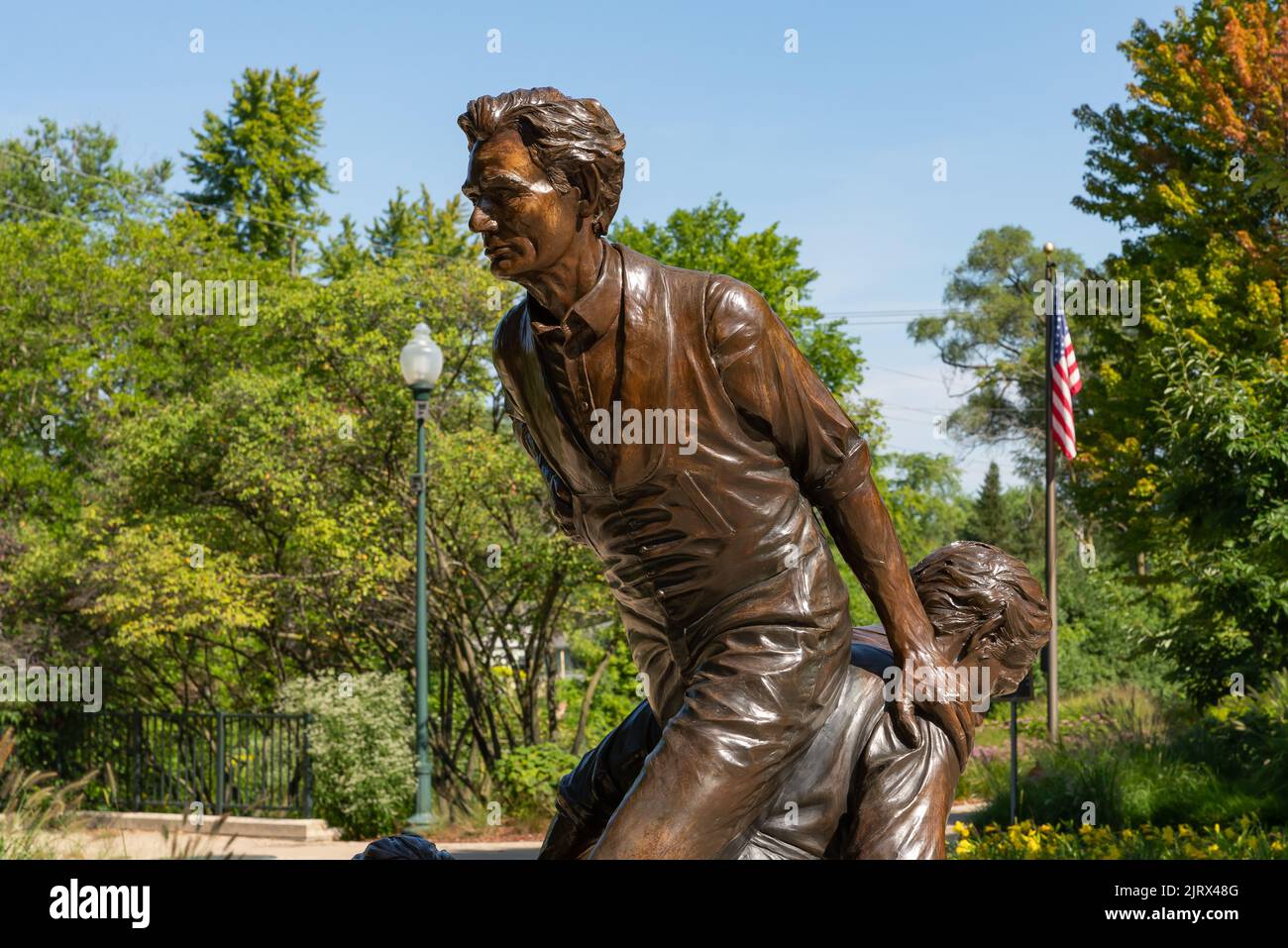 Lockport, Illinois - Vereinigte Staaten - 23.. August 2022: Lincoln in drei Posen Bronzestatue, vom Bildhauer David Ostro, an der Lincoln Landing. Stockfoto